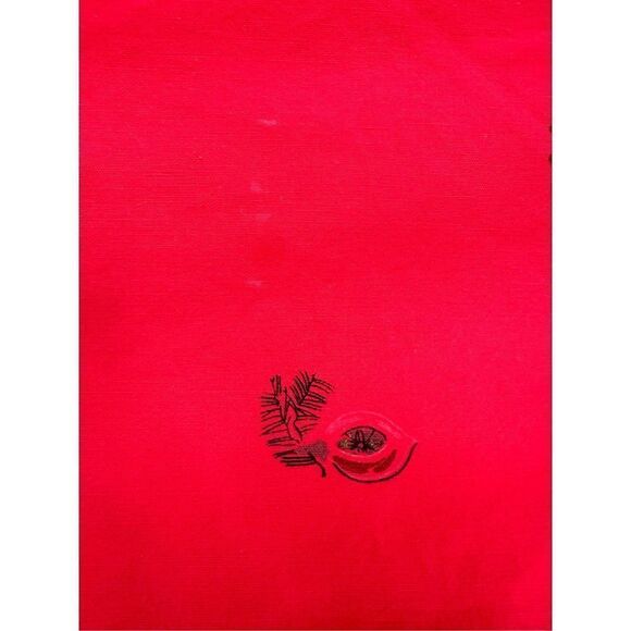 VINTAGE red cotton Christmas poinsettia tablecloth - Picture 6 of 10